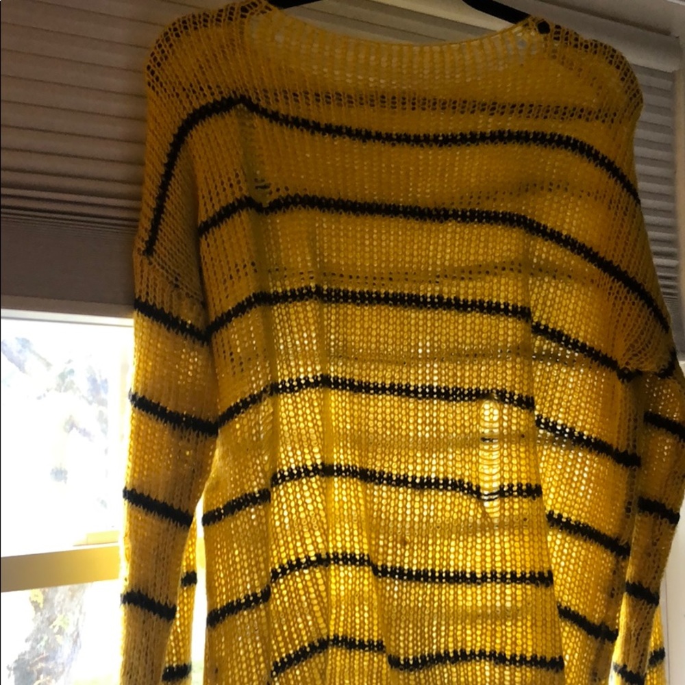 La miel distressed sweater